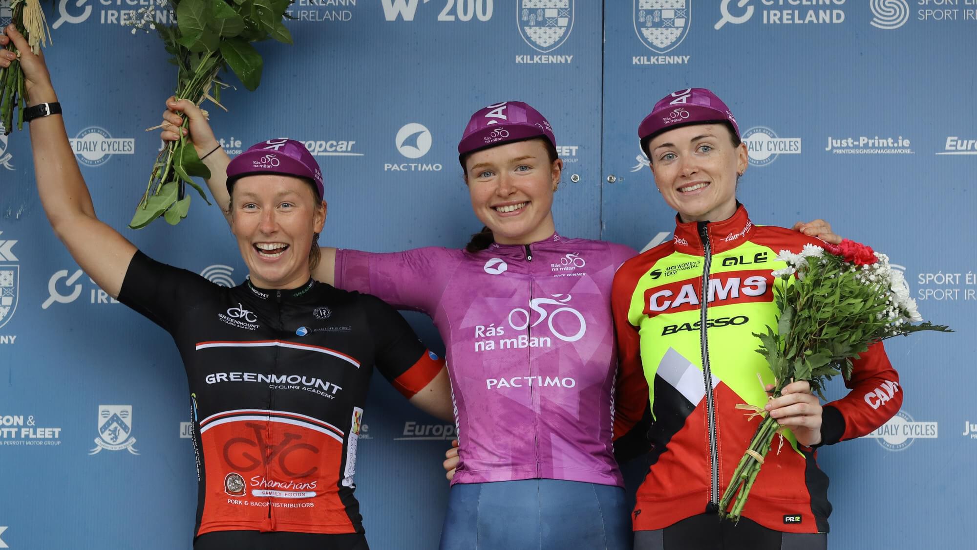 Overall Rás na mBan 2022 winner Kate Richardson (centre) on the final podium with runner-up Lieke van Zeelst (left) and third placed Becky Storrie. Photo: Lorraine O’Sullivan (rights free for editorial use).