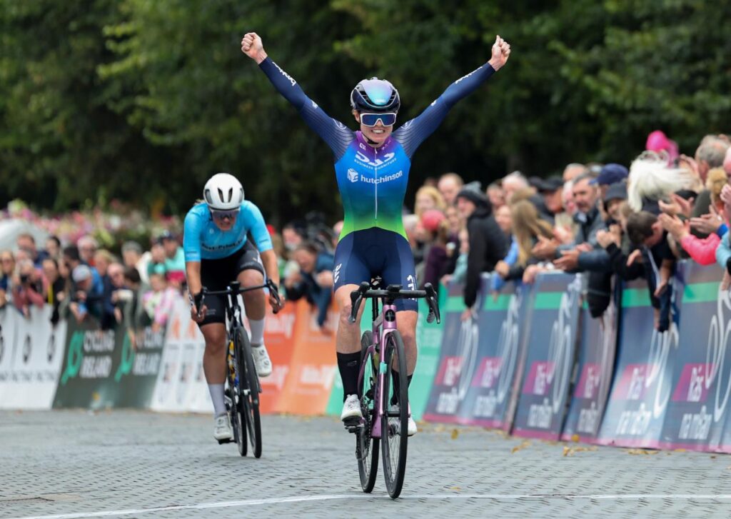 Lucy Lee wins the Stage 6 criterium around Kilkenny Castle