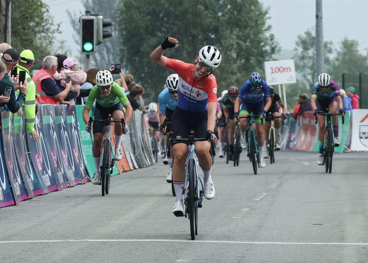 Manon de Boer wins Stage 4