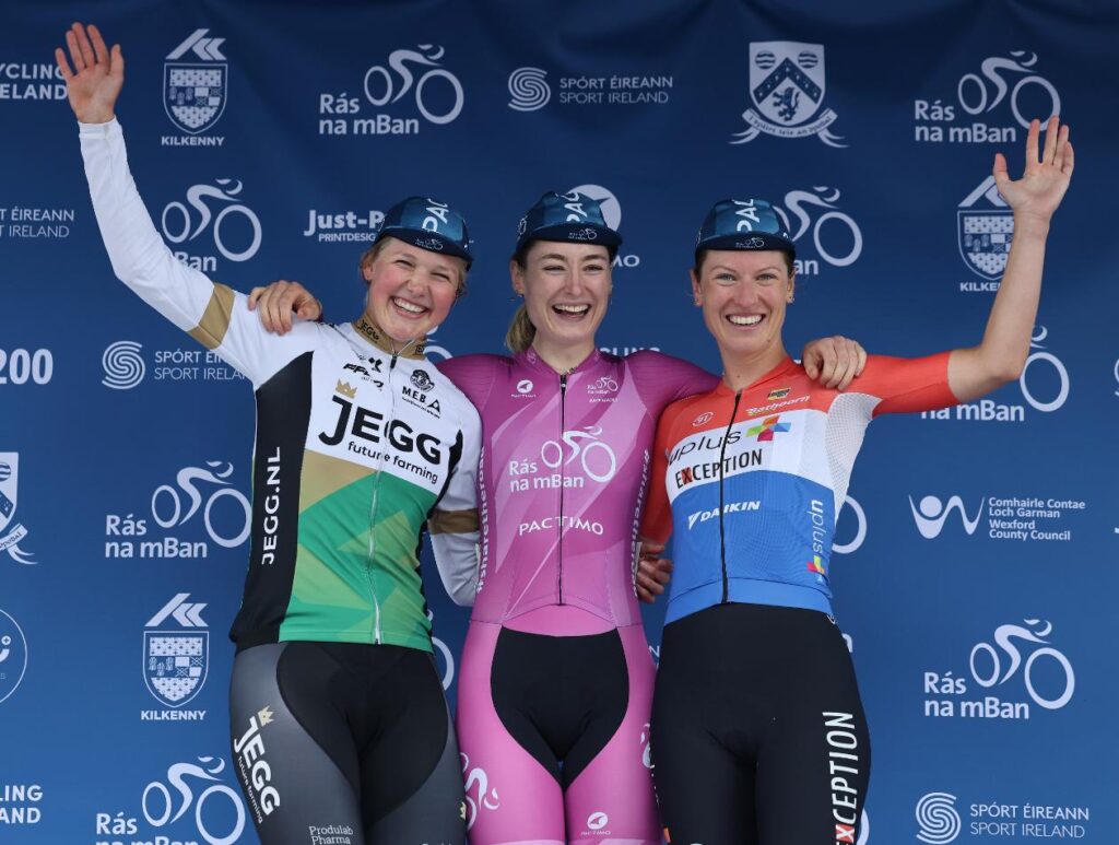 Noor Dekker (2nd), Mia Griffin (1st), Manon de Boer (3rd) in GC podium 2024